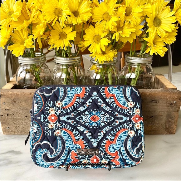 Vera Bradley•NWOT•RETIRED Marrakesh Zipped Tablet Case•Approximately 7”x9”x 3/4” - Picture 4 of 12